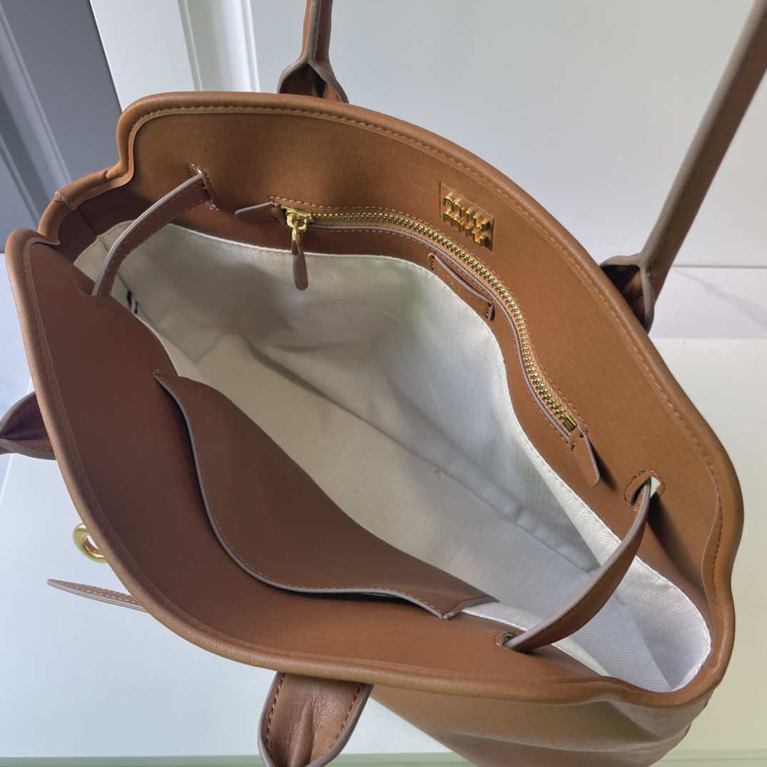 ミュウミュウ「Miu Miu」Collection Aventure Nappa レトロトートバッグ