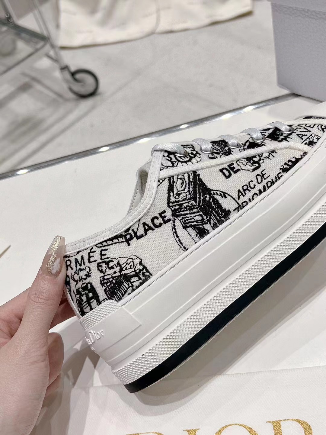 ディオール「Dior」ラディクット スニーカー