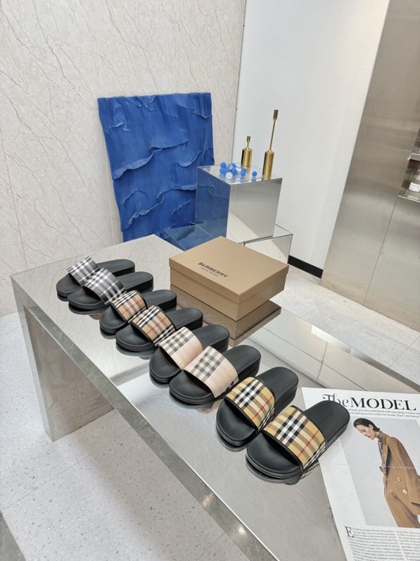 バーバリー「Burberry」バーバリー ヴィンテージ チェック スライドサンダル / ビーチサンダル