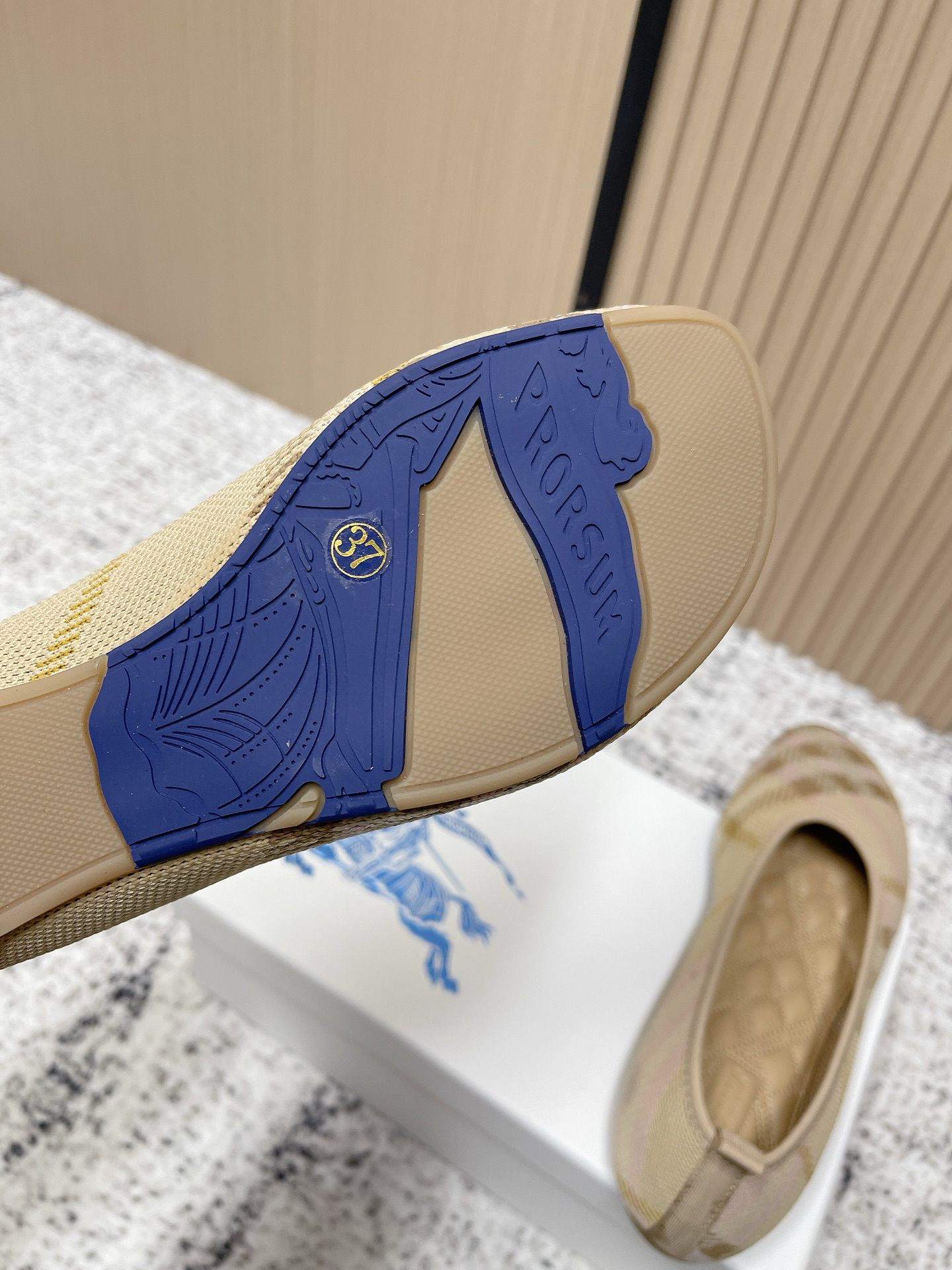バーバリー「Burberry」バーバリー ネプチューン スニーカー / ソックススニーカー