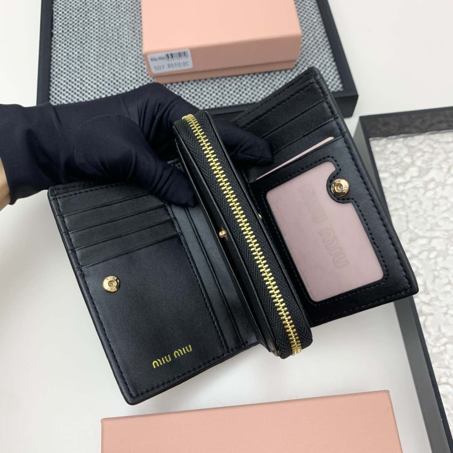 ミュウミュウ「Miu Miu」マテラッセレザー ジップアラウンド 折り財布