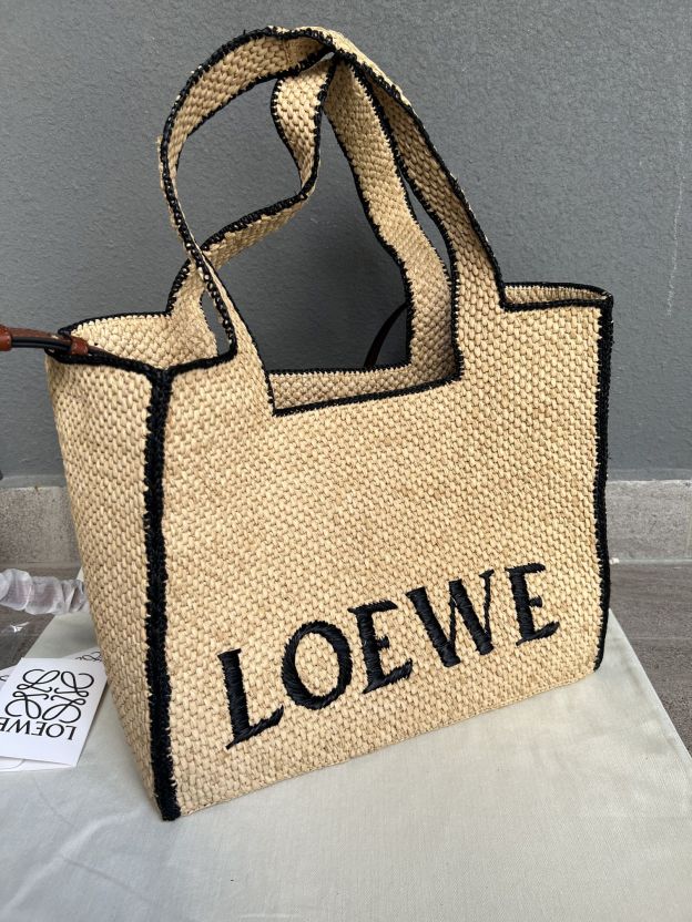 ロエベ「Loewe」Anagram Basket ラージトートバッグ ラフィア素材