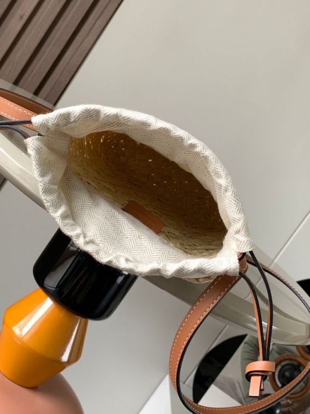 ロエベ「Loewe」イラカヤシと牛革 スクエアポーチ アナグラム バスケット バッグ