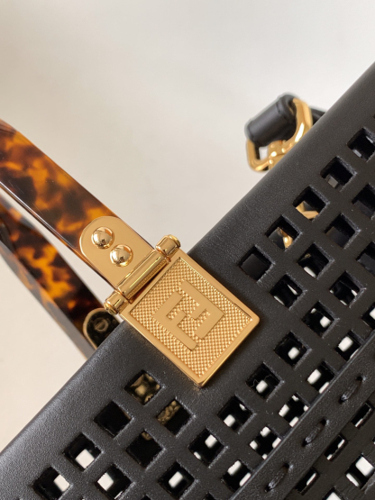 フェンディ「Fendi」Sunshine Shoer パンチングレザー トートバッグ