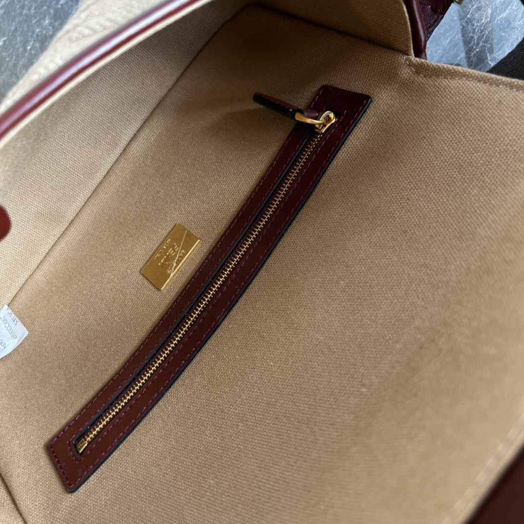 フェンディ「Fendi」Baguette ワッシュデニム シャイニーFFエンブレム バッグ-ISETAN PRESTIGE CURATED