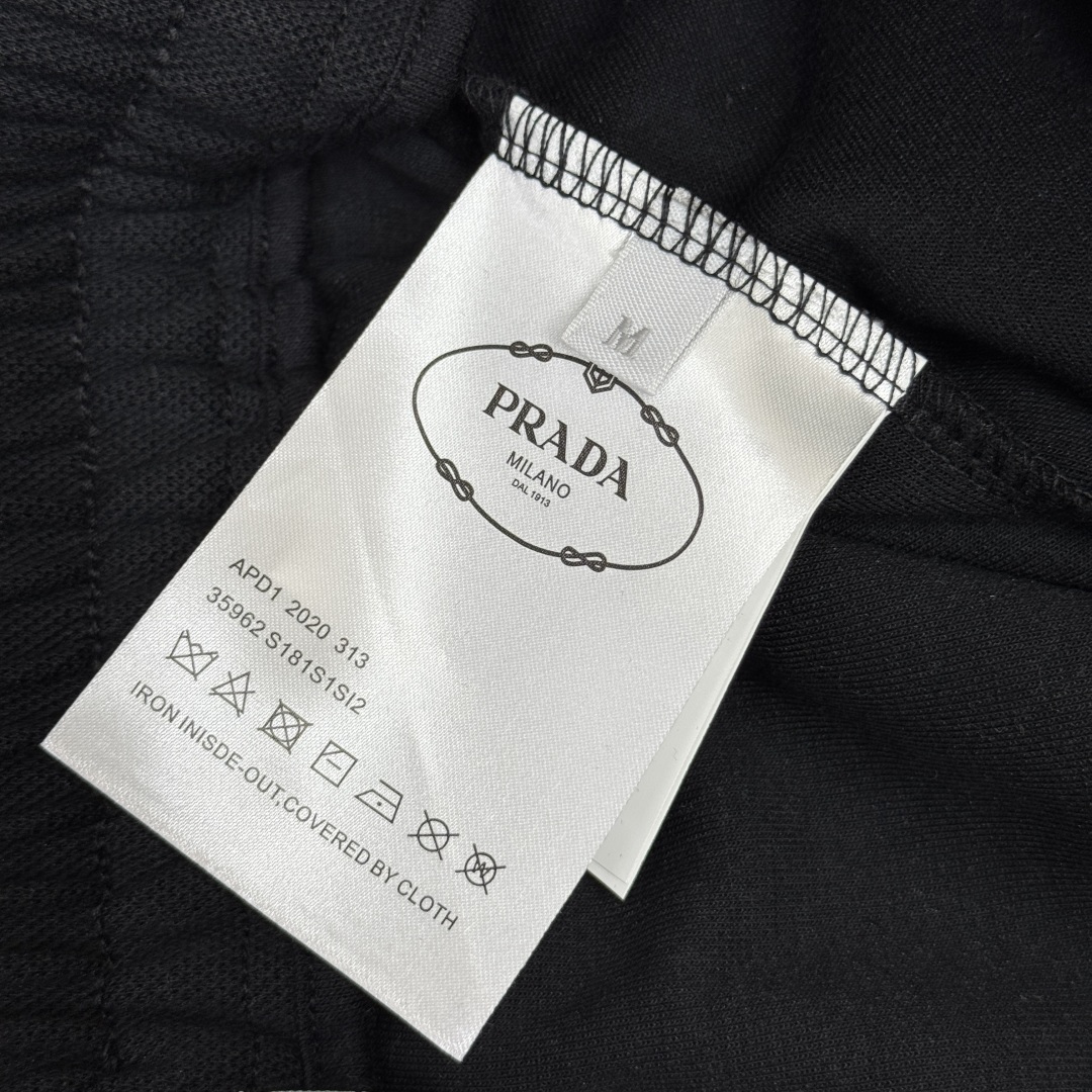 プラダ「Prada」コットンショーツ / ロゴショーツ