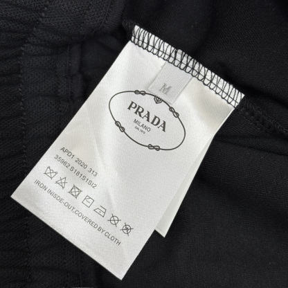 プラダ「Prada」コットンショーツ / ロゴショーツ