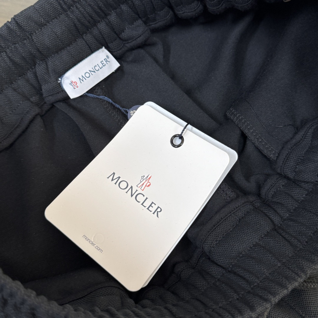MONCLERコットンショーツ / ロゴショーツ