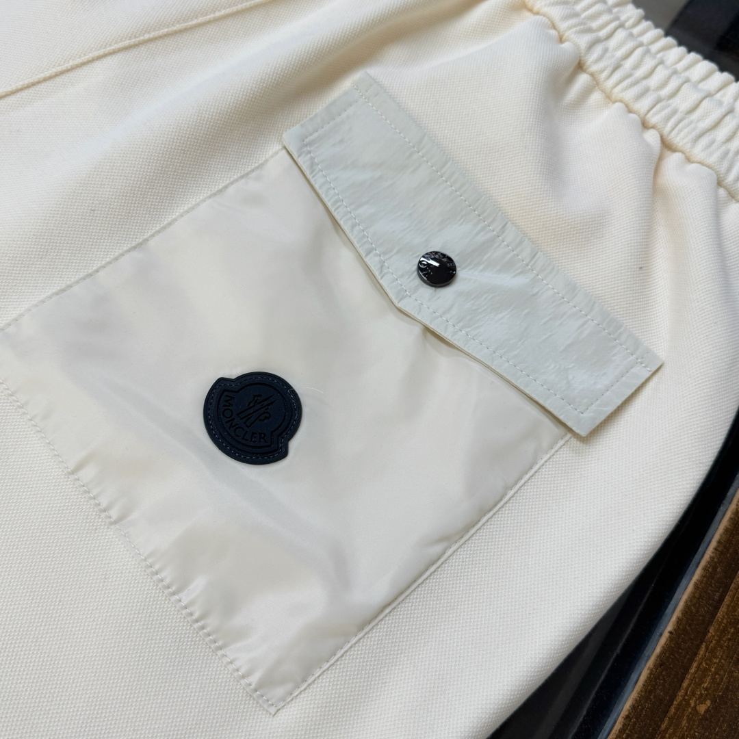 MONCLERコットンショーツ / ロゴショーツ