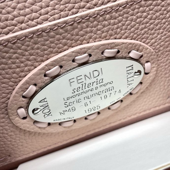 フェンディ「Fendi」ペッカブー アイシーユ スモール ショルダーバッグ