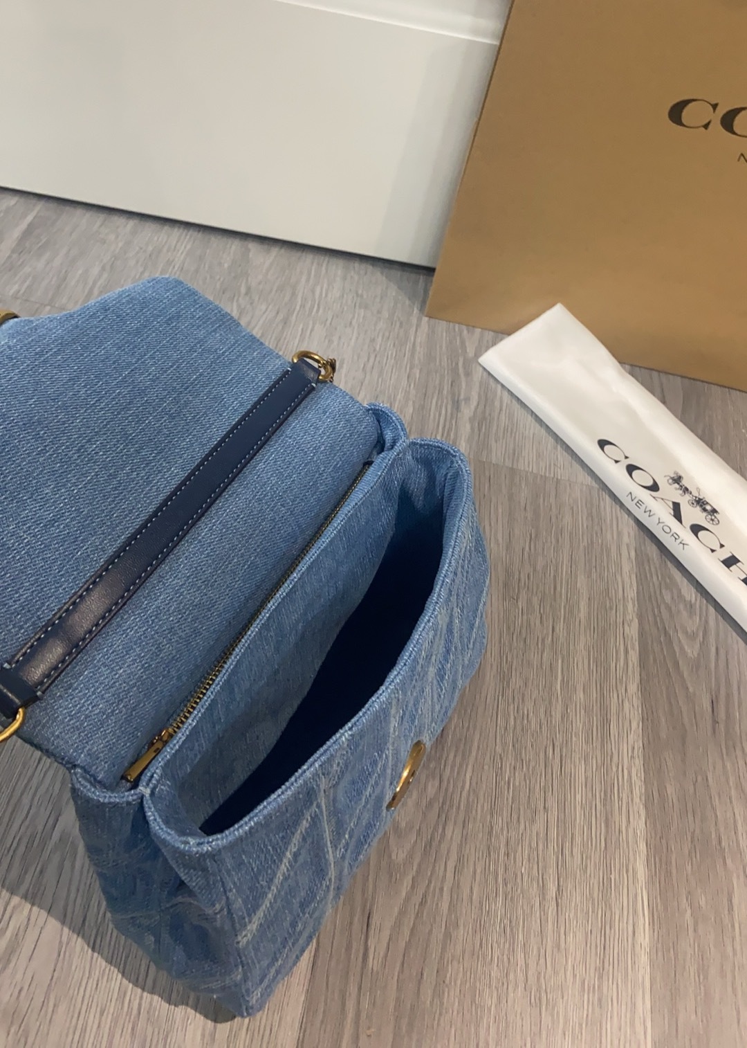 コーチ「Coach」スクエアタビー ショルダーバッグ