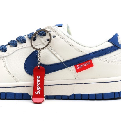 「コラボモデル」Supreme x Nike SB Dunk Low 【スニーカー】