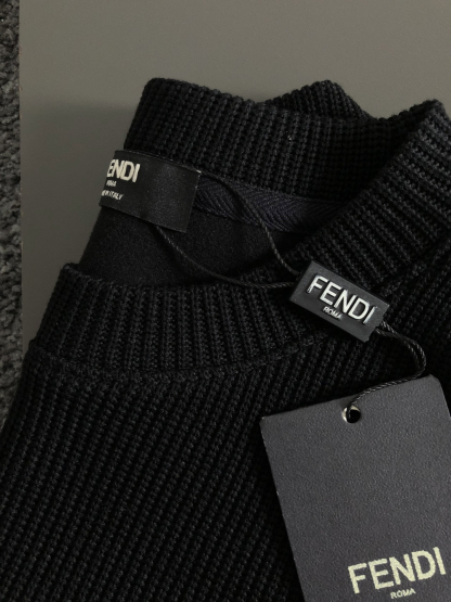 フェンディ「Fendi」フェンディ ロゴパッチ ジップアップスウェットシャツ / プルオーバー