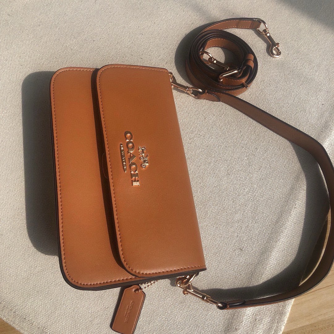 コーチ「Coach」Brynn レザー アンダーアームバッグ