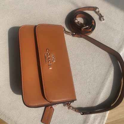 コーチ「Coach」Brynn レザー アンダーアームバッグ