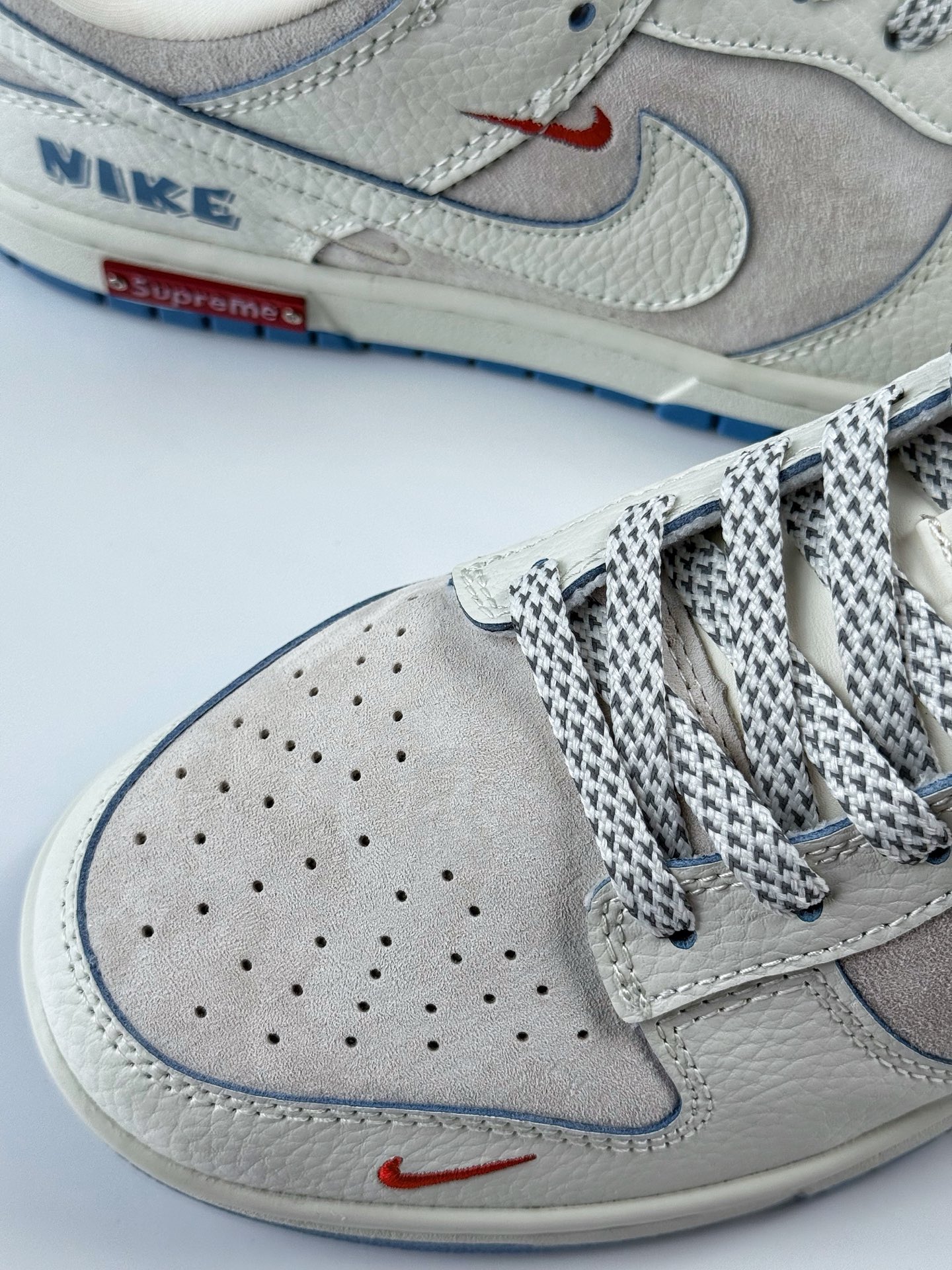 「コラボモデル」Supreme x Nike SB Dunk Low スニーカー