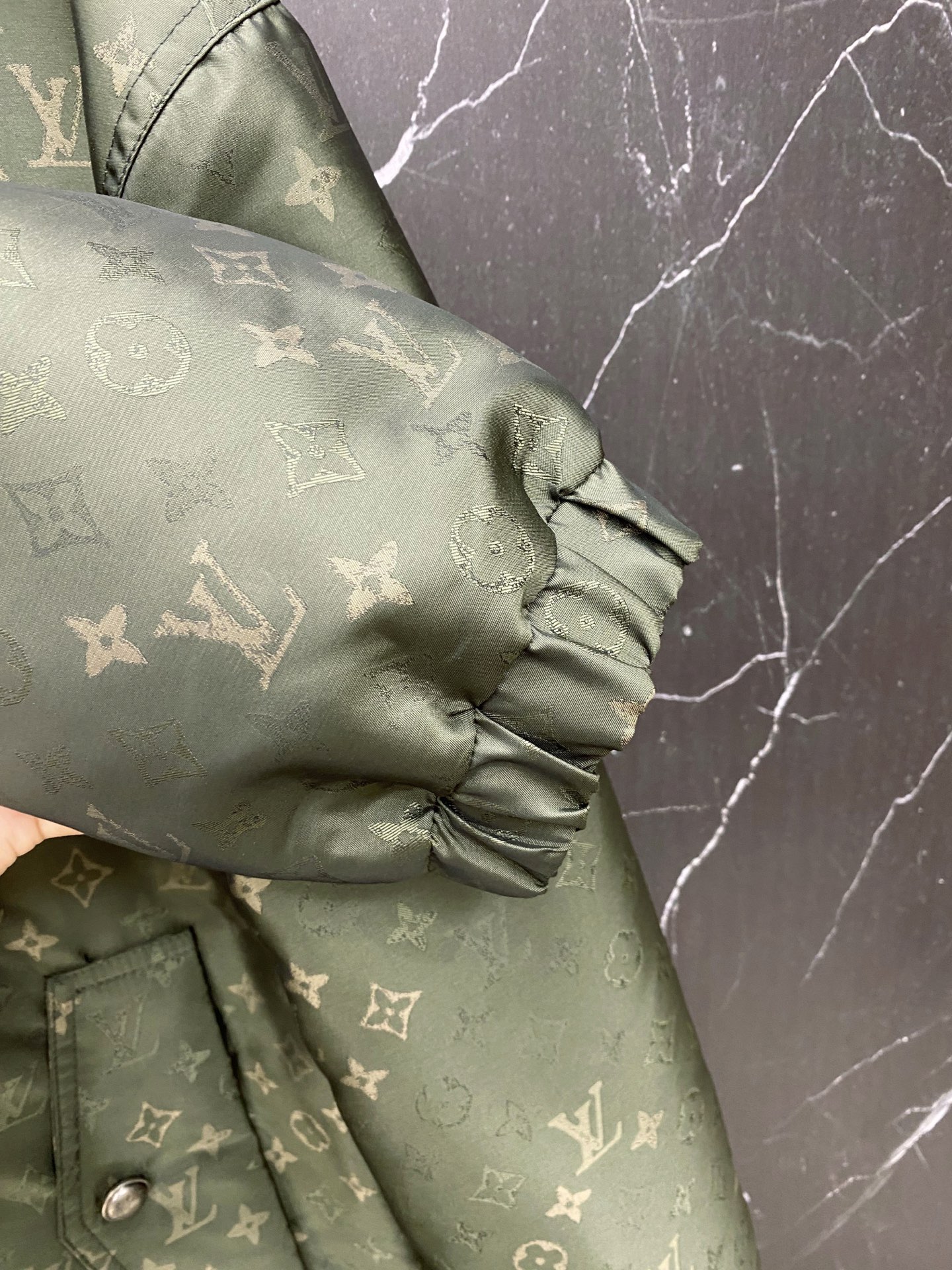 ルイ・ヴィトン「Louis Vuitton」ルイ・ヴィトン モノグラム トーンオントーン フーデッド ジャケット / アウター