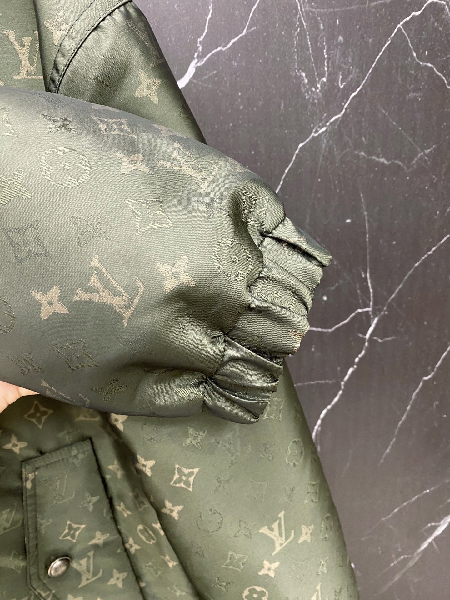 ルイ・ヴィトン「Louis Vuitton」ルイ・ヴィトン モノグラム トーンオントーン フーデッド ジャケット / アウター