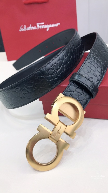 フェラガモ「Ferragamo」リバーシブルベルト「デュアルバックル」