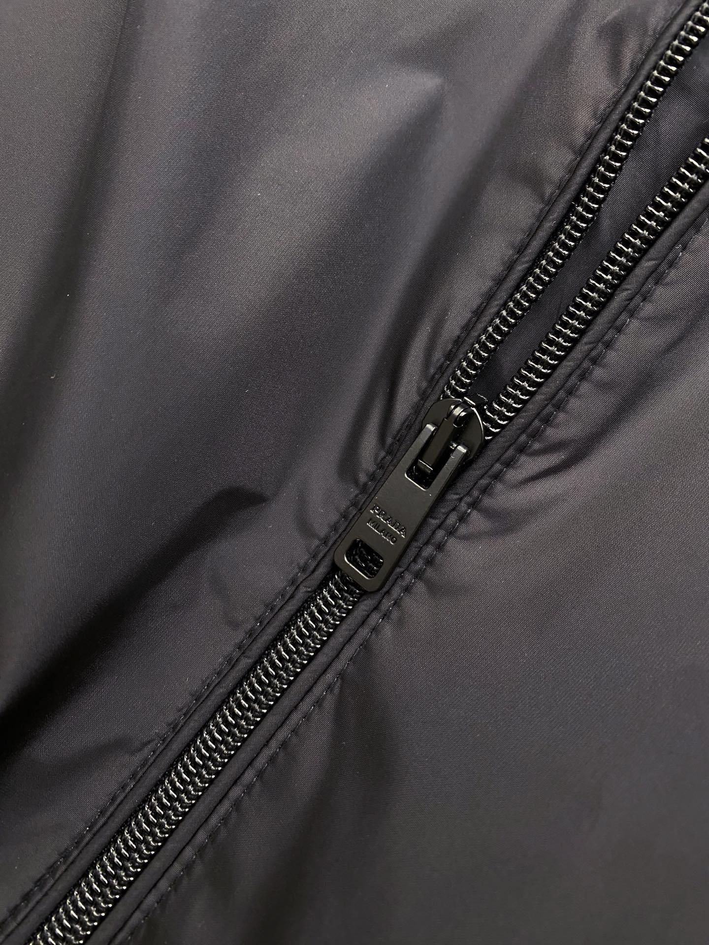 プラダ「Prada」プラダ Re-Nylon マルチポケット フーデッドジャケット / メンズ アウター
