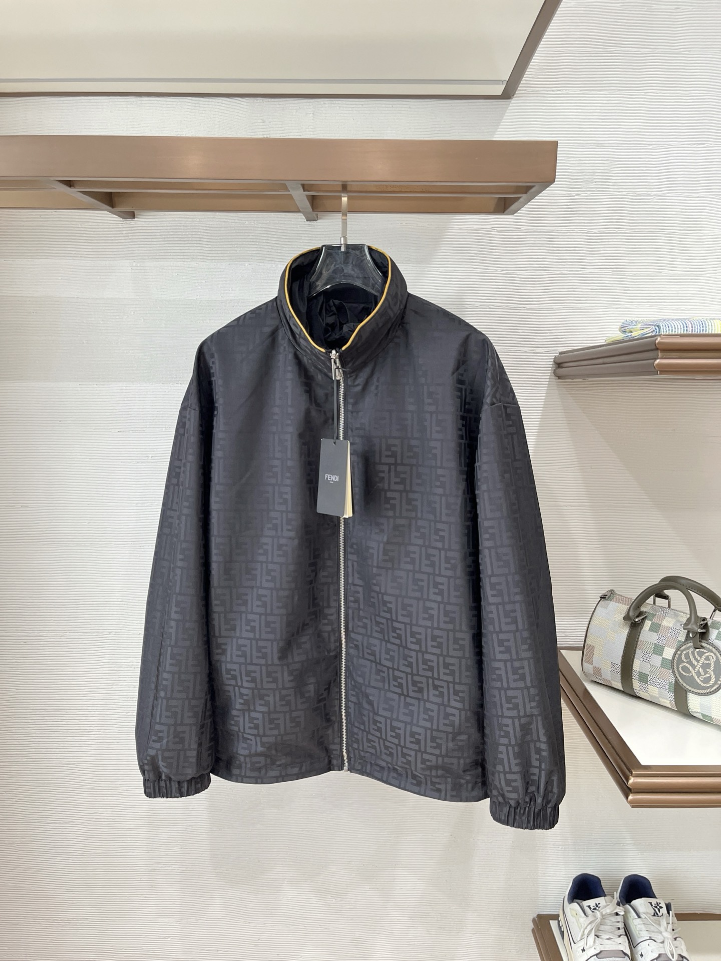 フェンディ「Fendi」フェンディ ゴールドパイピング フーデッドジャケット / メンズ アウター