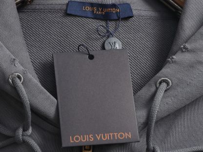 ルイ・ヴィトン「Louis Vuitton」ルイ・ヴィトン レタリング レザーパッチ フーデッド スウェットシャツ / ユニセックス