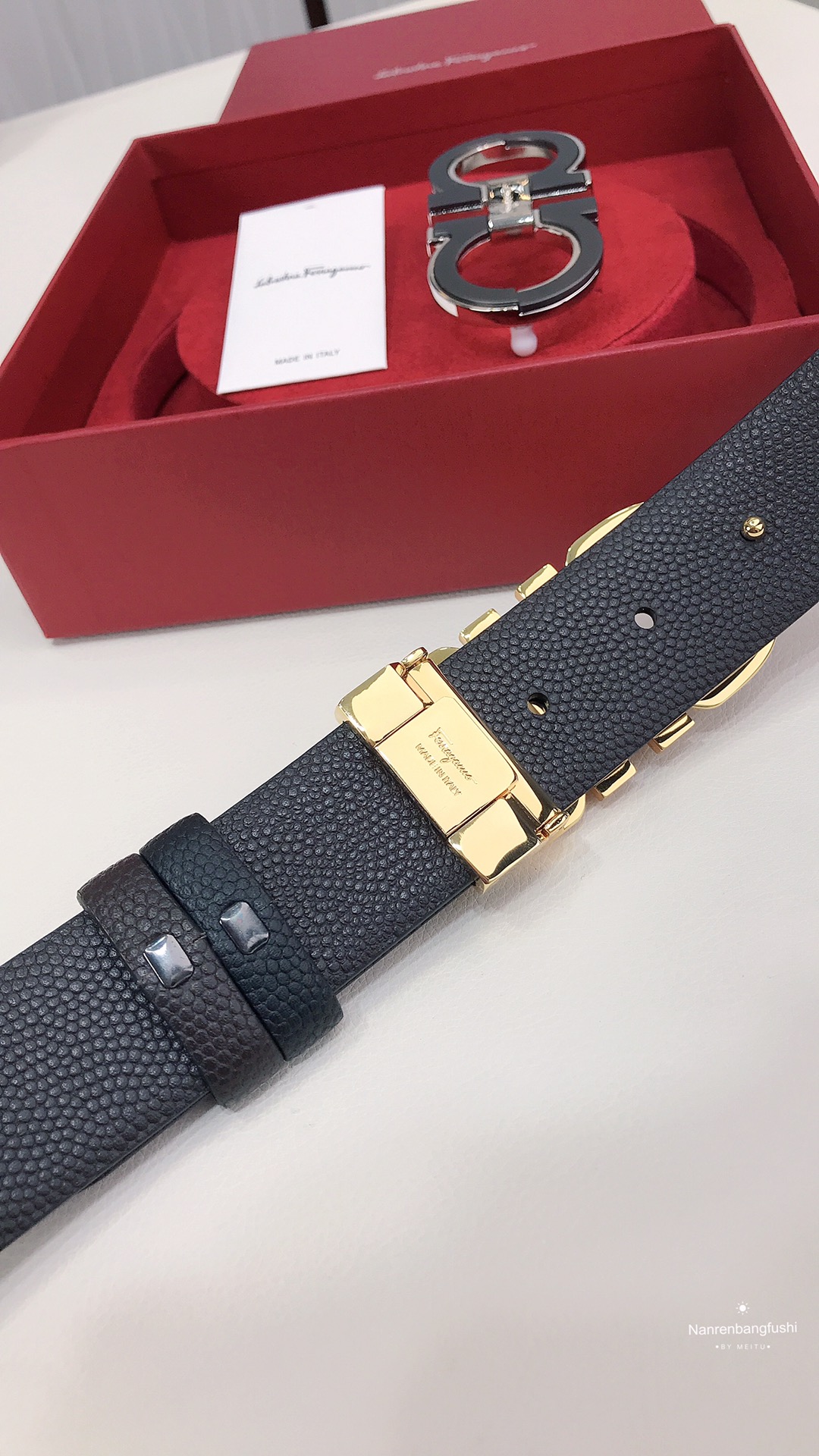 フェラガモ「Ferragamo」リバーシブルベルト「デュアルバックル」