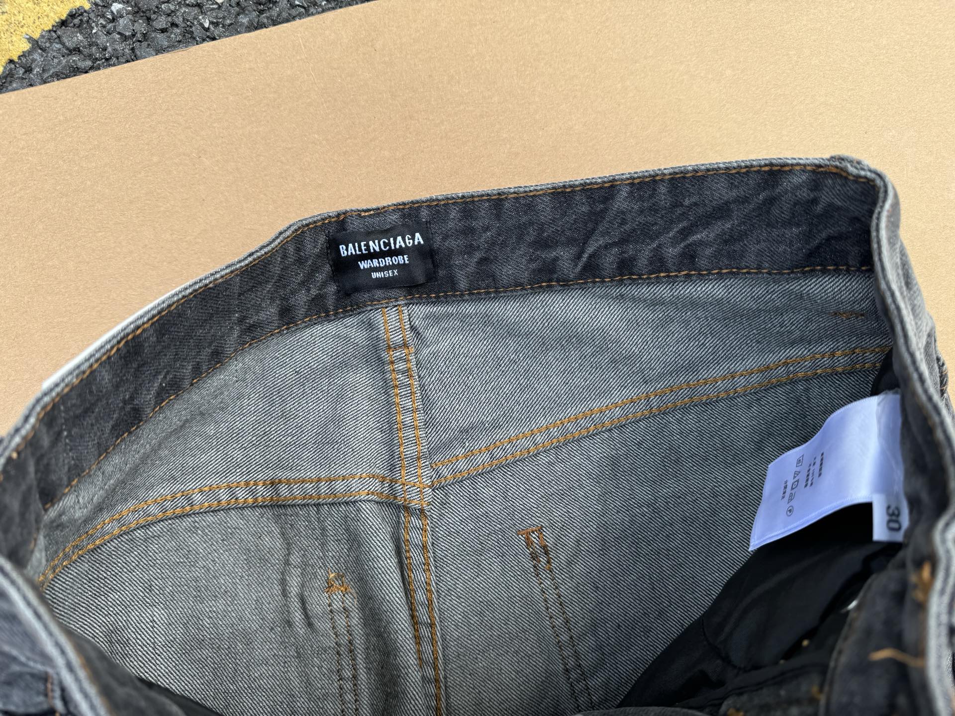 BURBERRY & バーバリー ヴィンテージウォッシュ ワイドレッグデニムパンツ / ユニセックス