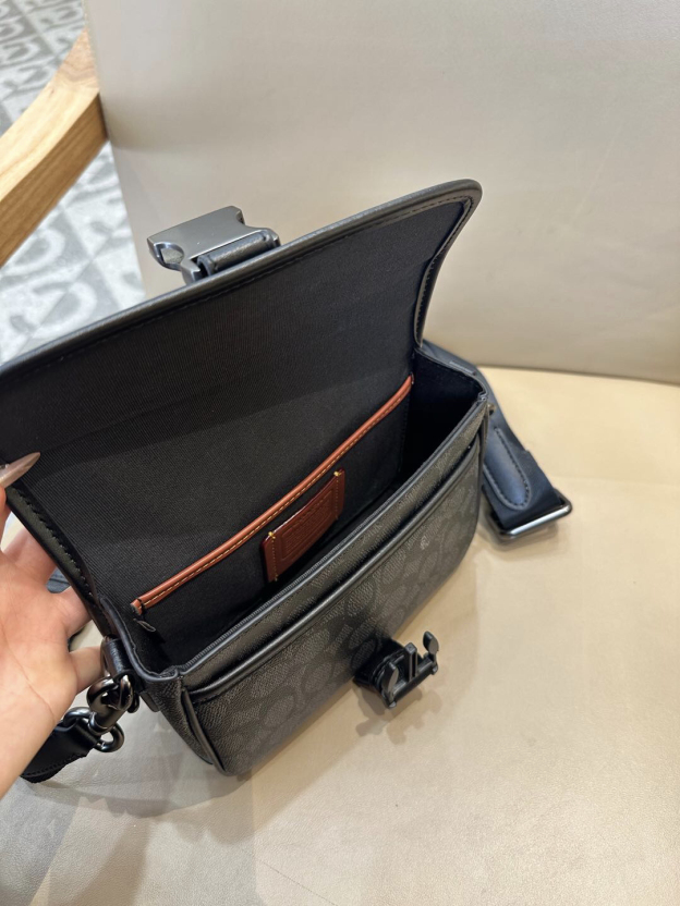 コーチ「Coach」メンズ クラシックシグネチャー LEAGUE  ショルダーバッグ