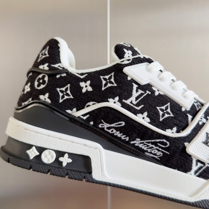 ルイ・ヴィトン LV トレーナー スニーカー「Trainer」