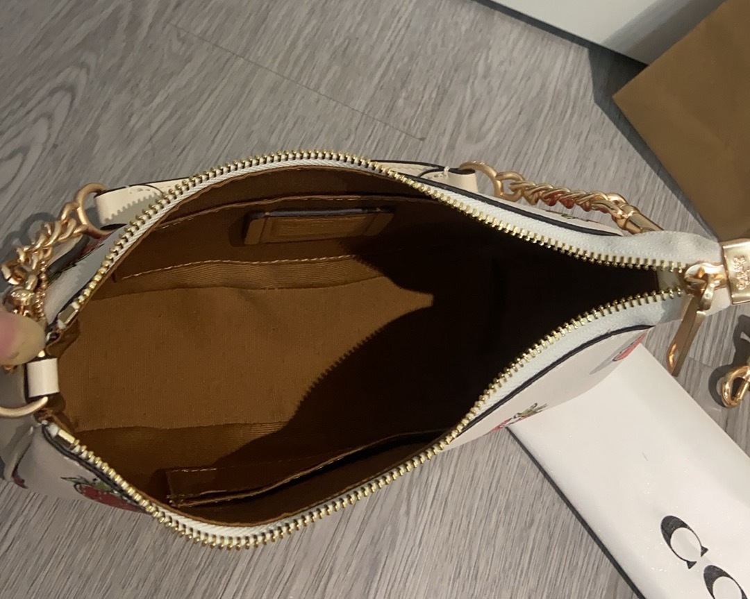 コーチ「Coach」ストロベリー テリ アンダーアームバッグ