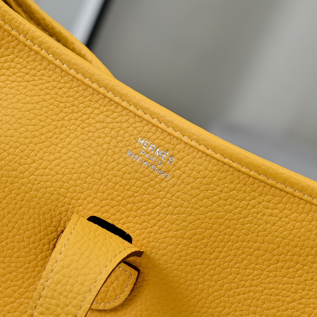 エルメス「Hermès」エブリン III 20 バッグ 15色「EVELYNE III 20 BAG」