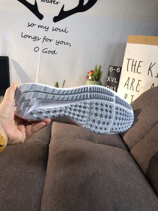 ナイキ「Nike」ク ロー カジュアルスニーカー