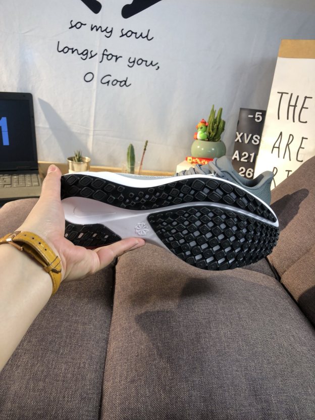 ナイキ「Nike」ク ロー カジュアルスニーカー