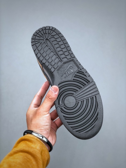 「コラボモデル」The North Face x Nike  SB Dunk Low 'Grey Brown Black' スモールスウッシュ スニーカー