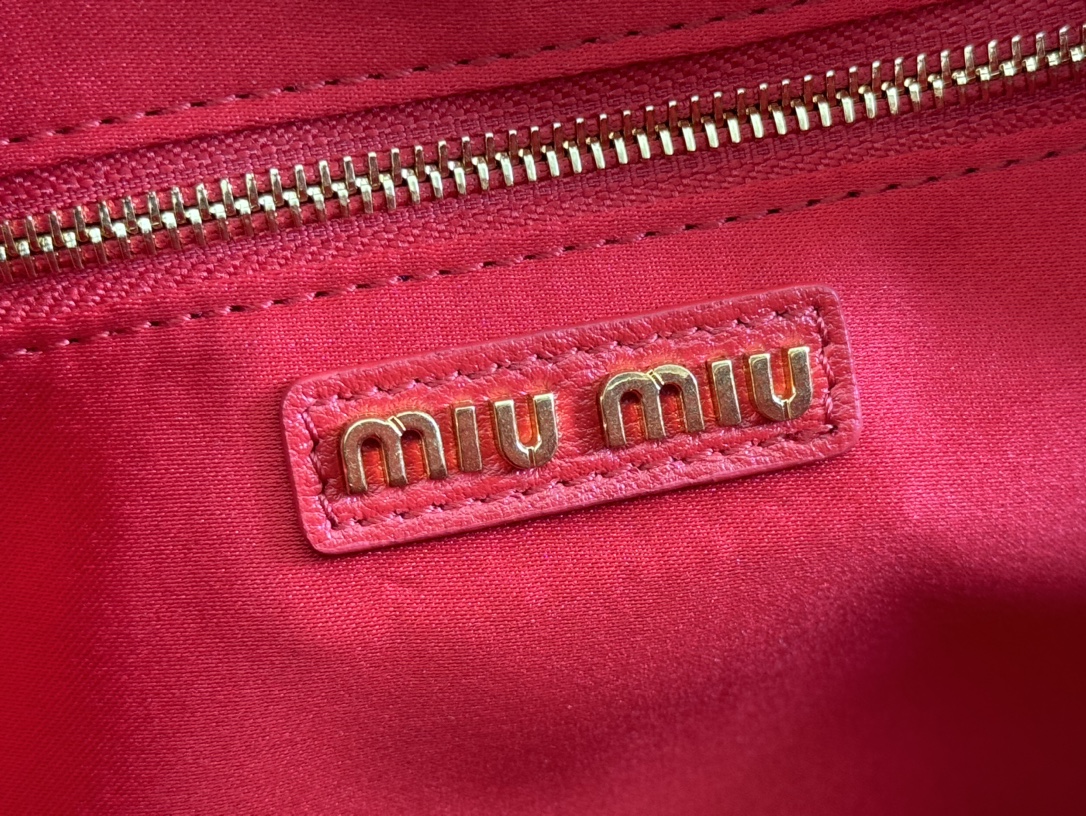 ミュウ ミウ(Miu Miu)マトラッセ シープスキン ミディアム ボウリング トート クロスボディバッグ