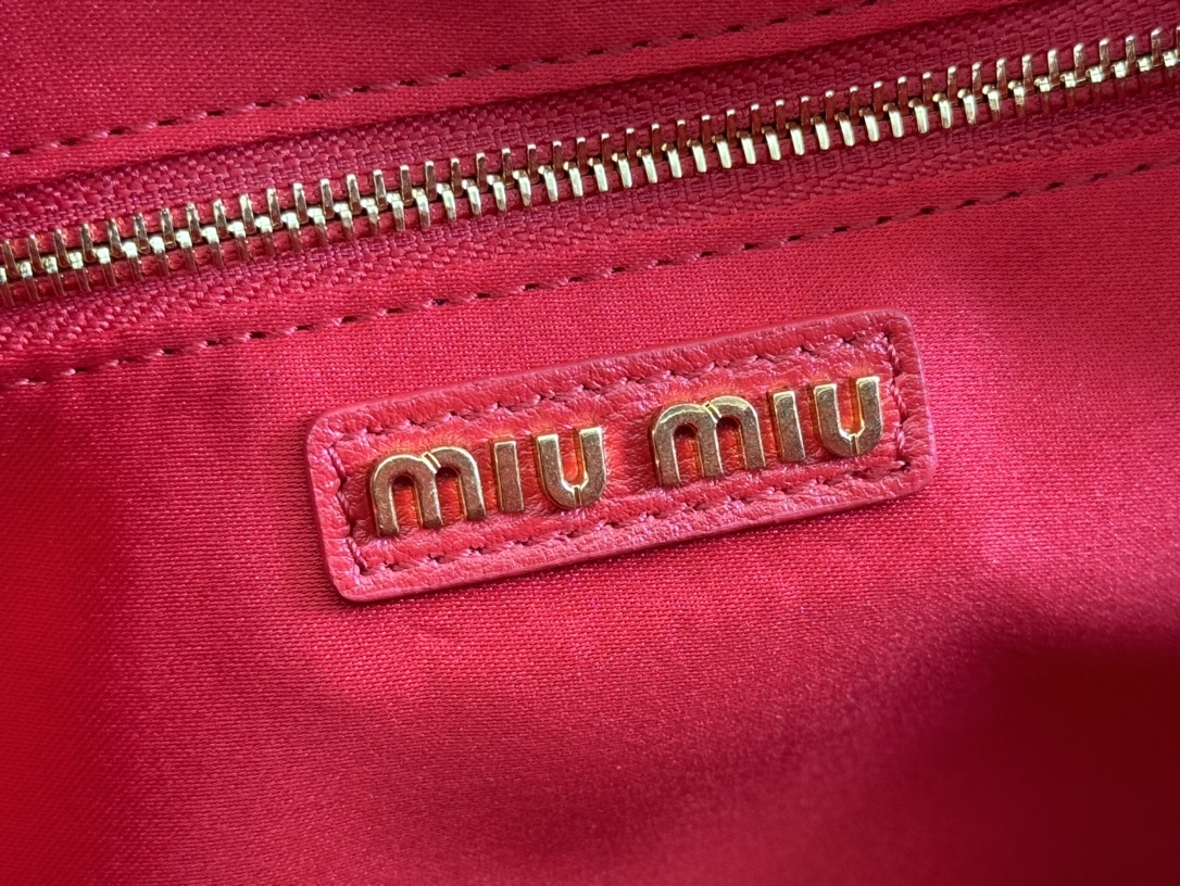 ミュウ ミウ(Miu Miu)マトラッセ シープスキン ミディアム ボウリング トート クロスボディバッグ