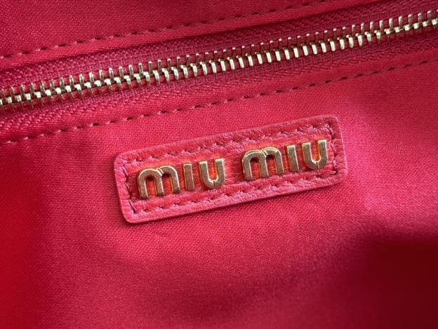 ミュウ ミウ(Miu Miu)マトラッセ シープスキン ミディアム ボウリング トート クロスボディバッグ