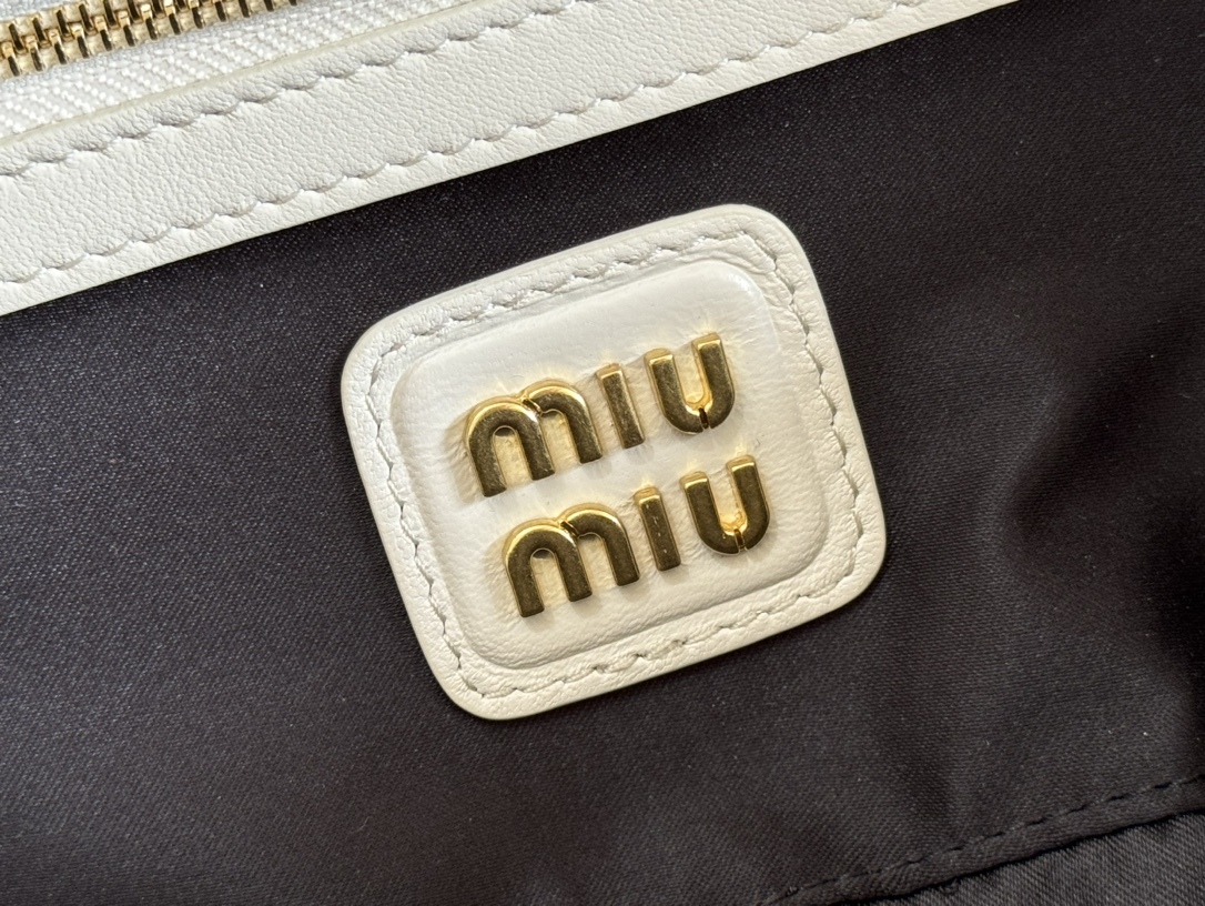 ミュウ ミウ(Miu Miu)アルカディア スモールトップハンドル ギャザーショルダーバッグ