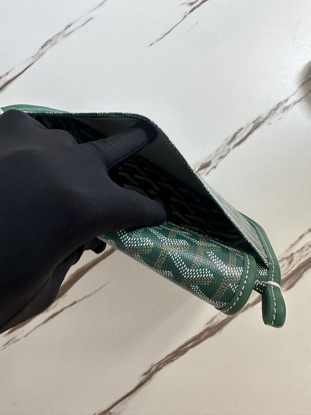 ゴヤール「Goyard」 Plume グリーン エンベロープバッグ