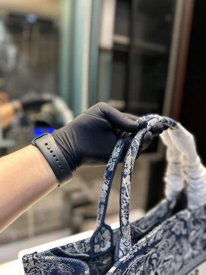 ディオール Dior Book Tote バッグ スモール、ミディアム、ラージの3つのサイズ