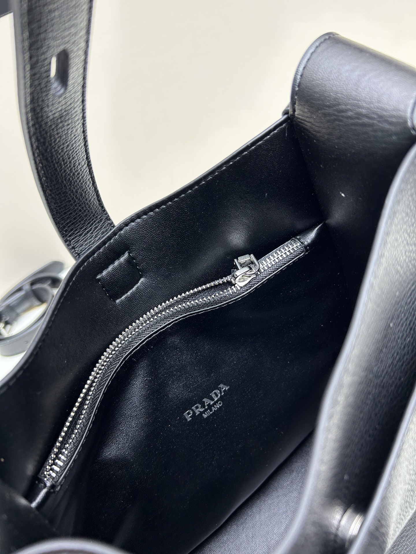 プラダ「Prada」 ロックバッグ 3537 レザーバッグ