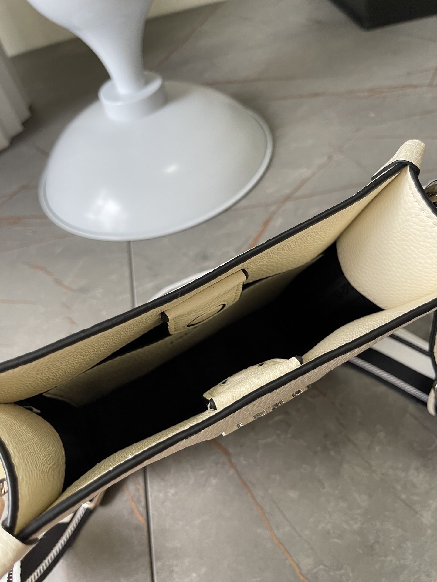 プラダ「Prada」デュアルストラップ クロスボディバッグ 1BC073