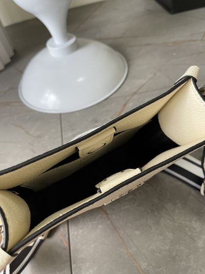 プラダ「Prada」デュアルストラップ クロスボディバッグ 1BC073