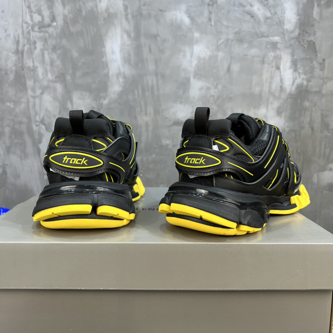 バレンシアガ「Balenciaga」Track 3.0 アウトドアコンセプトスニーカー