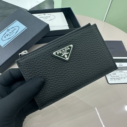 プラダ「Prada」レザーカードケース