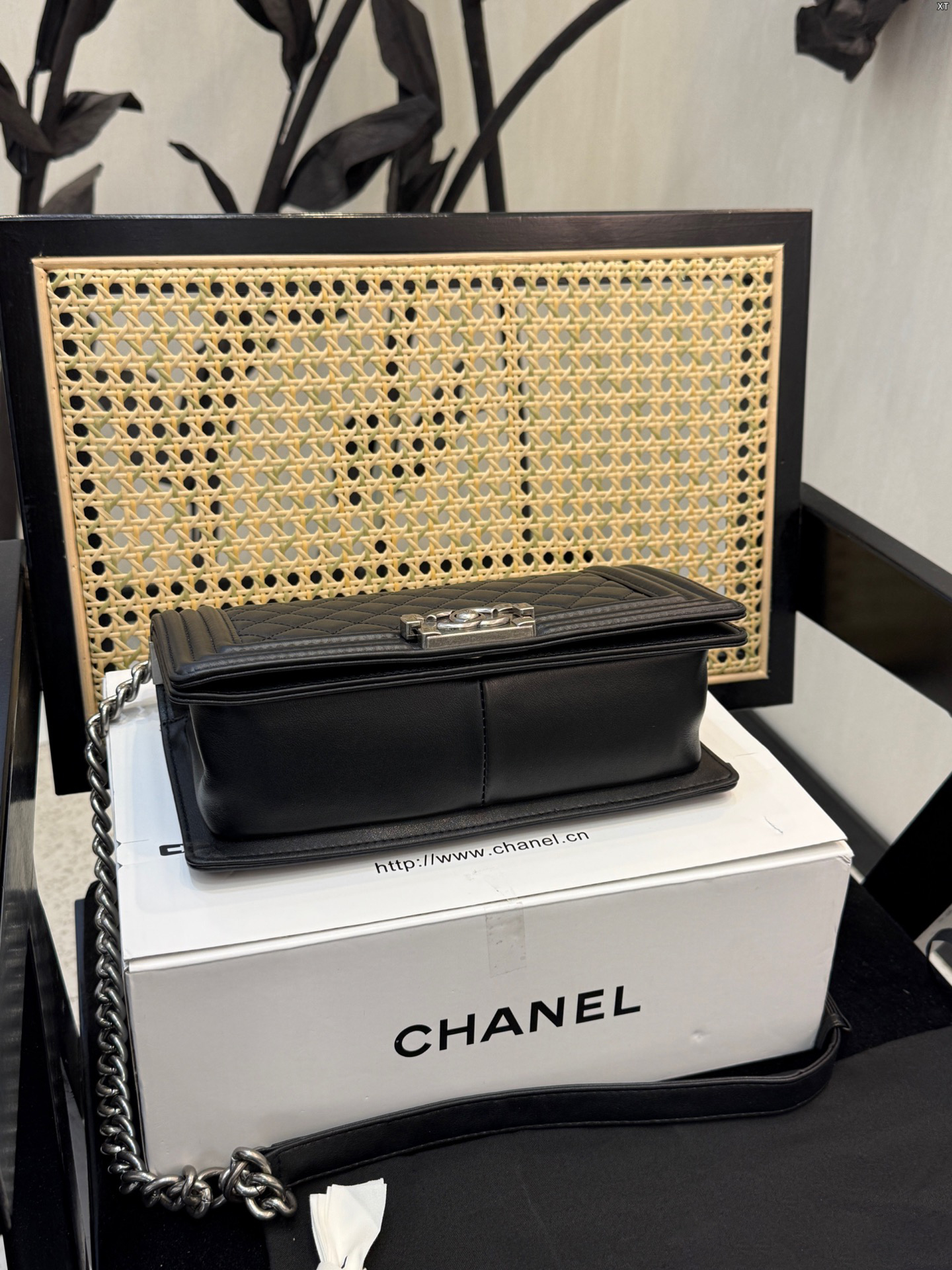 シャネル「Chanel」LE BOY ハンドバッグ 2色-ISETAN PRESTIGE CURATED