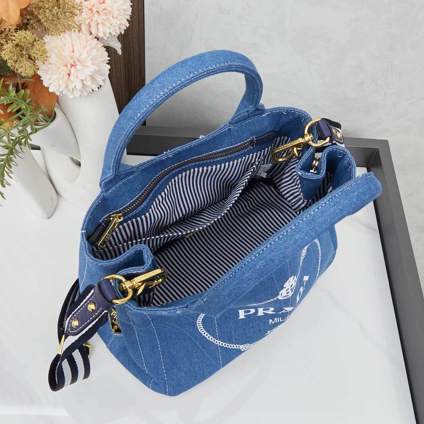 プラダ「Prada」ビーチトートバッグ