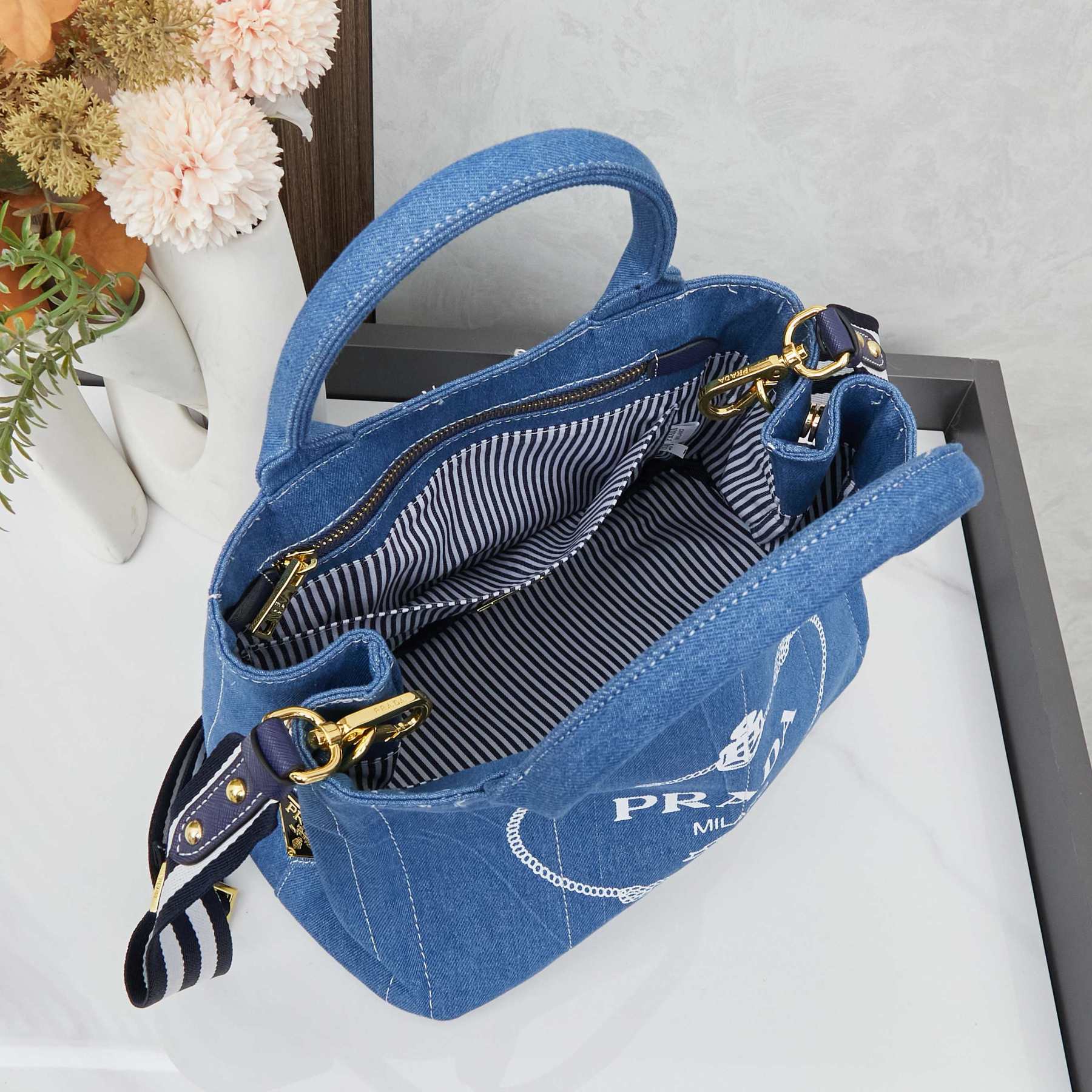 プラダ「Prada」ビーチトートバッグ