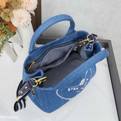 プラダ「Prada」ビーチトートバッグ